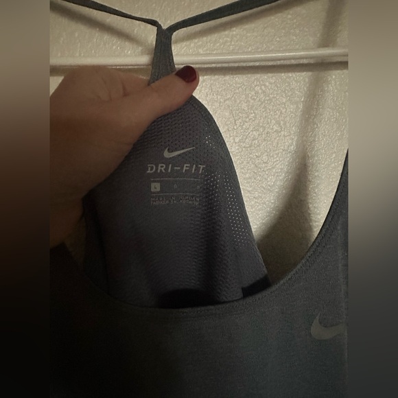 Women’s Nike dri fit large tank. Gray - Picture 3 of 4